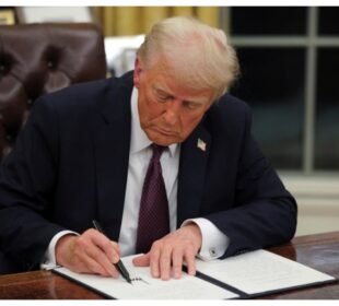 امریکی صدر نے 900 ارب ڈالر کے دفاعی بل پر دستخط کر دیے