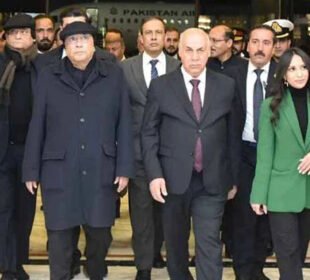 بغداد آمد پر عراقی حکام کا صدرِ پاکستان کا پرتپاک استقبال