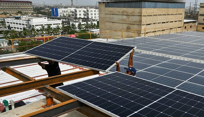 سولر صارفین کے لیے نیٹ میٹرنگ پالیسی میں تبدیلی، نیا بلنگ نظام متعارف کرادیا