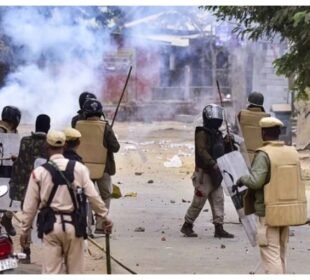 آسام میں مودی حکومت کی پالیسیوں کے خلاف مظاہرے، متعدد افراد ہلاک