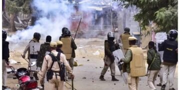آسام میں مودی حکومت کی پالیسیوں کے خلاف مظاہرے، متعدد افراد ہلاک