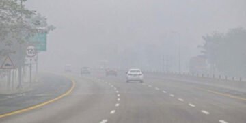 دھند کا راج، پنجاب کی اہم موٹرویز پر ٹریفک معطل 10 دھند کا راج، پنجاب کی اہم موٹرویز پر ٹریفک معطل