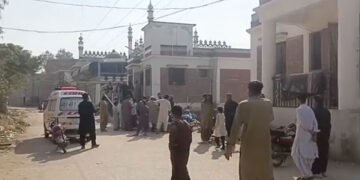 شکارپور: بارات کی بس پر فائرنگ، 3 افراد جاں بحق 6 شکارپور: بارات کی بس پر فائرنگ، 3 افراد جاں بحق