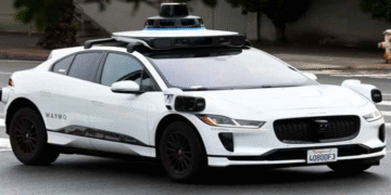 این ای ڈی یونیورسٹی نے پاکستان کی پہلی ڈرائیور لیس گاڑی کا کامیاب تجربہ کر لیا