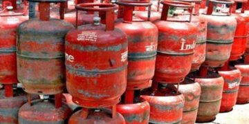 ایل پی جی کی قیمت میں کمی، مگر سرکاری نرخ پر عملدرآمد نہ ہو سکا 26 ایل پی جی کی قیمت میں کمی، مگر سرکاری نرخ پر عملدرآمد نہ ہو سکا