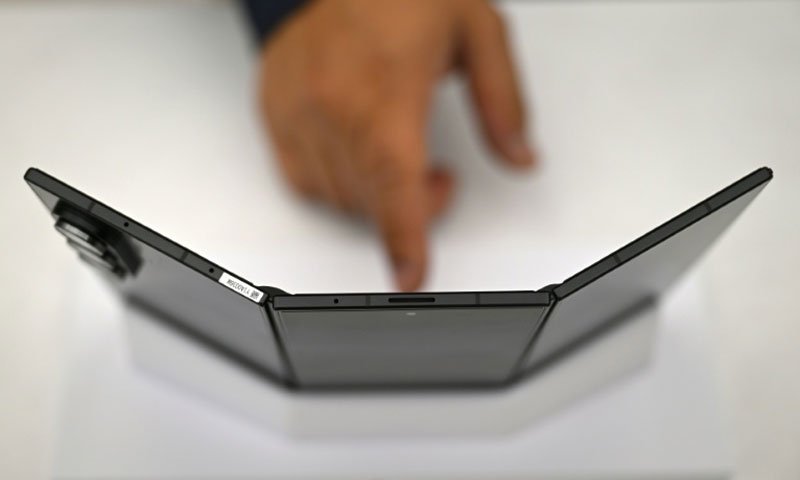 گلیکسی زیڈ ٹرائی فولڈ: سام سنگ کا مہنگا اور جدید فون 1 گلیکسی زیڈ ٹرائی فولڈ: سام سنگ کا مہنگا اور جدید فون