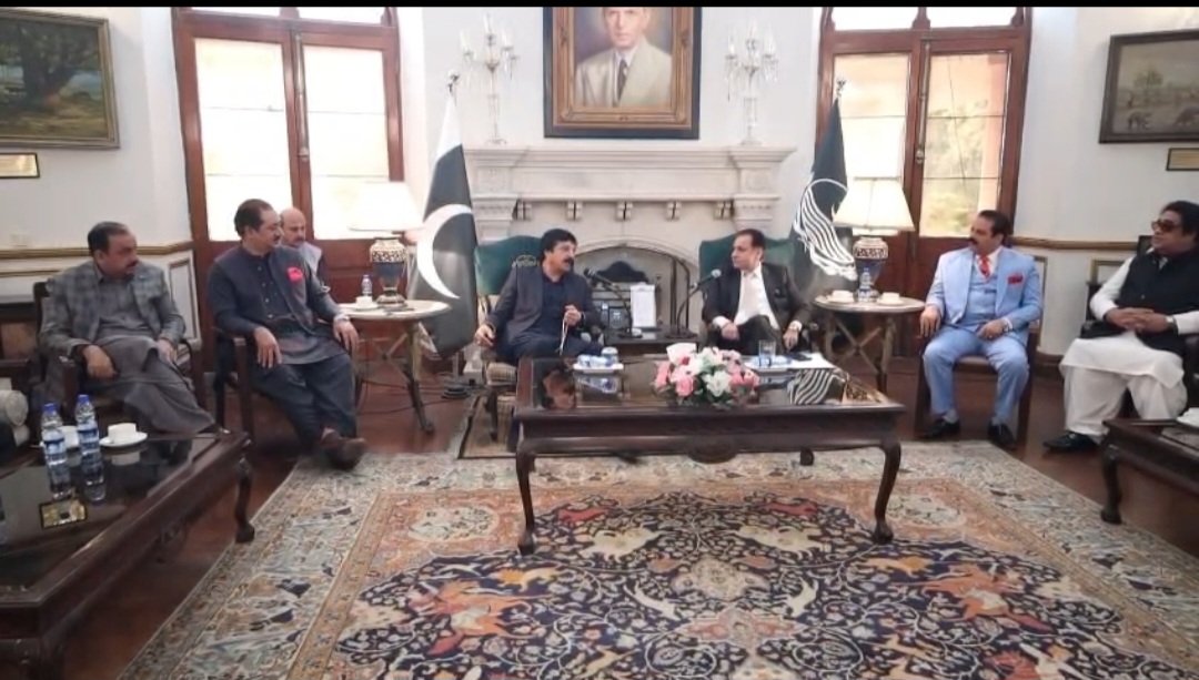 گورنر پنجاب سردار سیلم حیدر خان سے بزنس کمیونٹی کی تنظیم ففتھ پلر کے وفد کی عابد علی بٹ صدر پاکستان اکنامک موومنٹ ففتھ پلر کی سربراہی میں ملاقات