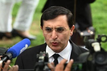 الیکشن کمیشن نے پی ٹی آئی چیئرمین کے طور پر بیرسٹر گوہر کی حیثیت تسلیم کرنے سے انکار کر دیا