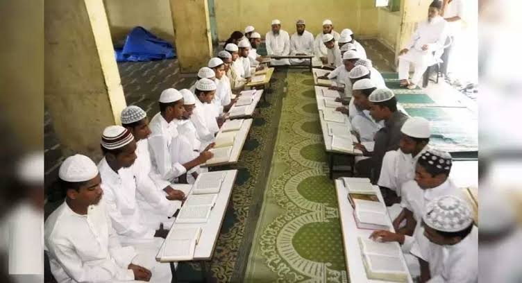 کیا مالی معاونت سے مساجد اور مدارس میں فرقہ واریت ختم ہو سکتی ہے؟