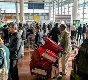 “مسافروں کیلئے سہولیات کی جنگ: پاکستان کےایئرپورٹس کہاں کھڑے ہیں؟”