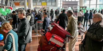 “مسافروں کیلئے سہولیات کی جنگ: پاکستان کےایئرپورٹس کہاں کھڑے ہیں؟” 37 “مسافروں کیلئے سہولیات کی جنگ: پاکستان کےایئرپورٹس کہاں کھڑے ہیں؟”