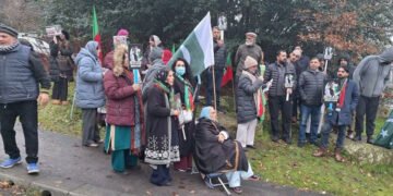 پی ٹی آئی یوکے کا بریڈفورڈ احتجاج میں خاتون کی تقریر سے لاتعلقی کا اعلان 13 پی ٹی آئی یوکے کا بریڈفورڈ احتجاج میں خاتون کی تقریر سے لاتعلقی کا اعلان