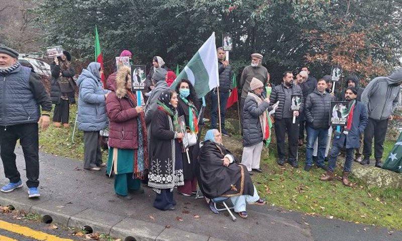 پی ٹی آئی یوکے کا بریڈفورڈ احتجاج میں خاتون کی تقریر سے لاتعلقی کا اعلان