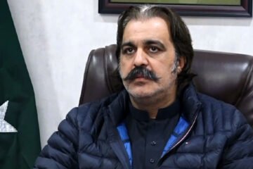عدالت نے علی امین گنڈا پور کے خلاف ناقابل ضمانت وارنٹ جاری کر دیئے 3 عدالت نے علی امین گنڈا پور کے خلاف ناقابل ضمانت وارنٹ جاری کر دیئے