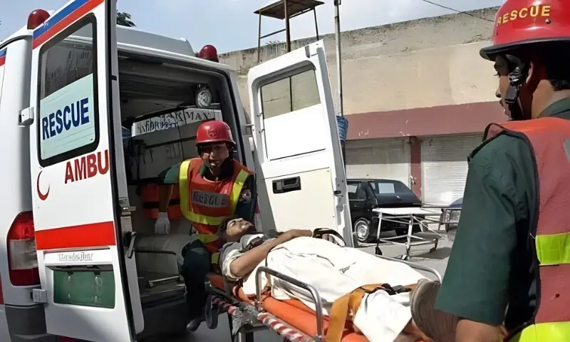 راولپنڈی سے کراچی جانے والی مسافر بس حادثے کا شکار، پانچ ہلاک اور 27 زخمی