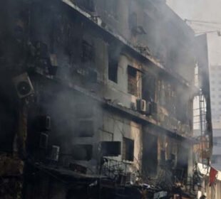 کراچی: گل پلازہ حادثہ، لاپتہ افراد کی تازہ فہرست جاری