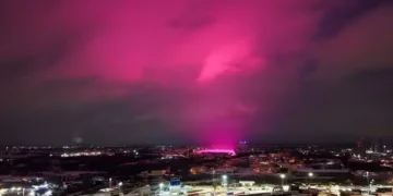 برمنگھم کا آسمان اچانک گلابی ہوگیا , حقیقت جان کر دم بخود رہ جائیں! 22 برمنگھم کا آسمان اچانک گلابی ہوگیا , حقیقت جان کر دم بخود رہ جائیں!