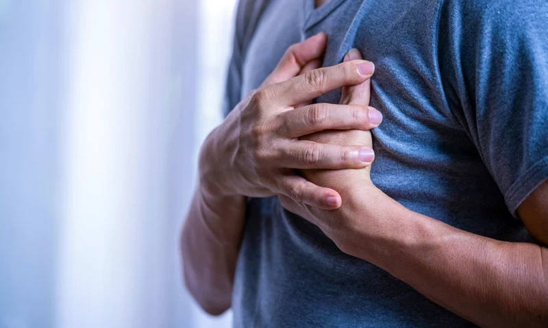 دل کے دورے کی علامات: گھر میں اکیلے ہونے کی صورت میں فوری اقدامات