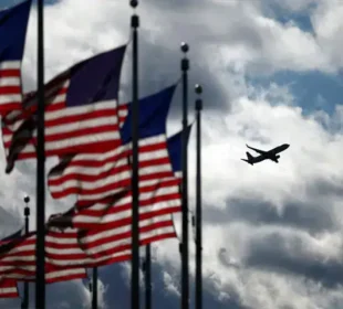 امریکا میں رواں سال ایک لاکھ سے زائد ویزے منسوخ، ہزاروں طلبہ بھی متاثر