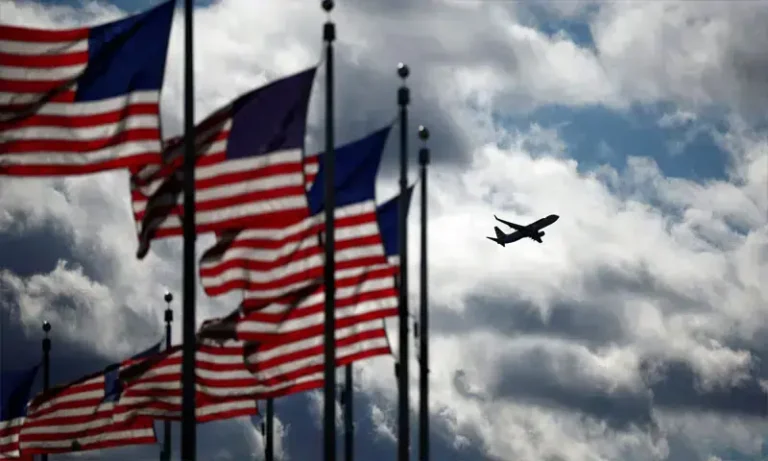 122234360aaامریکا میں رواں سال ایک لاکھ سے زائد ویزے منسوخ، ہزاروں طلبہ بھی متاثرb793