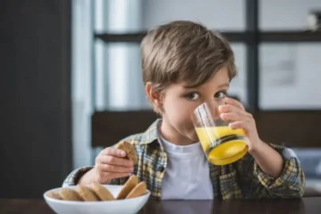 “چپس سے بھی زیادہ خطرناک؟ یہ جوس بچوں کے لیے خاموش دشمن بن سکتا ہے”