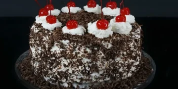 بلیک فاریسٹ کیک: نام کے پیچھے چھپی دلچسپ تاریخ 33 بلیک فاریسٹ کیک: نام کے پیچھے چھپی دلچسپ تاریخ