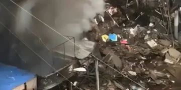 گل پلازہ میں ہولناک آتشزدگی، فائر فائٹر سمیت 6 افراد جاں بحق