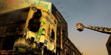 بند عمارتوں میں آگ: چند لمحوں میں جان لیوا بننے والا خطرہ، ماہرین نے احتیاطی تدابیر بتا دیں 19 بند عمارتوں میں آگ: چند لمحوں میں جان لیوا بننے والا خطرہ، ماہرین نے احتیاطی تدابیر بتا دیں