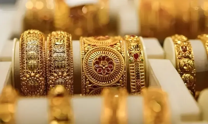 عالمی منڈی میں کمی، پاکستان میں بھی سونے کی قیمت گھٹ گئی 1 عالمی منڈی میں کمی، پاکستان میں بھی سونے کی قیمت گھٹ گئی