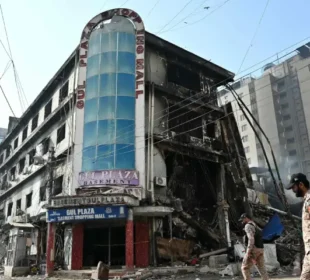 گل پلازہ آتشزدگی: ساتویں روز بھی ریسکیو آپریشن جاری، 67 لاشیں برآمد