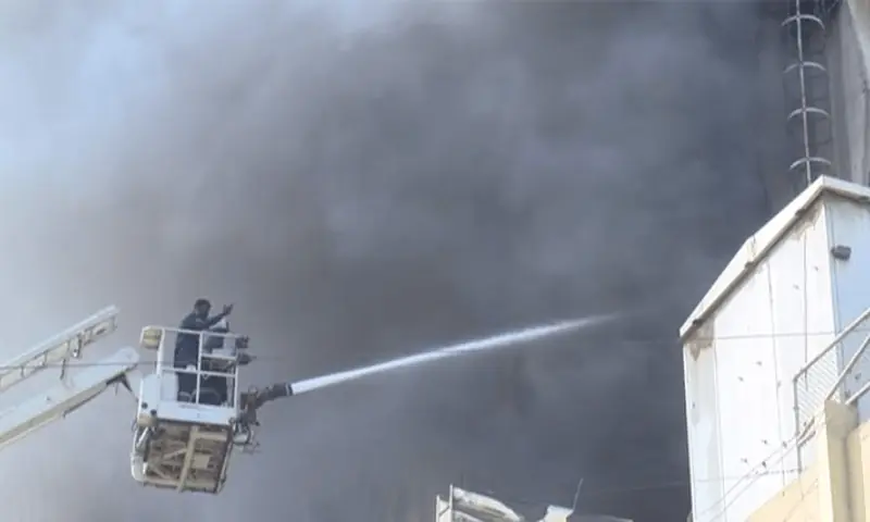 کراچی: گتے کی فیکٹری میں لگنے والی آگ پر قابو پا لیا گیا