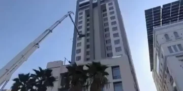 گلبرگ کے 19 منزلہ پلازہ میں آگ، ریسکیو آپریشن جاری