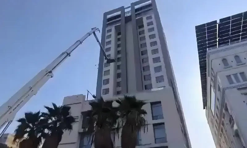 گلبرگ کے 19 منزلہ پلازہ میں آگ، ریسکیو آپریشن جاری