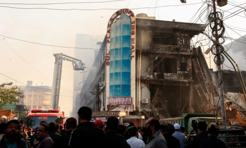 گل پلازہ حادثہ: وفاقی ٹیکنیکل ٹیم نے عمارت کا معائنہ مکمل کر لیا