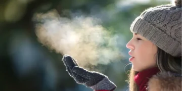 سردیوں میں سانس کے ساتھ دکھائی دینے والی بھاپ کی سائنسی وجہ کیا ہے؟