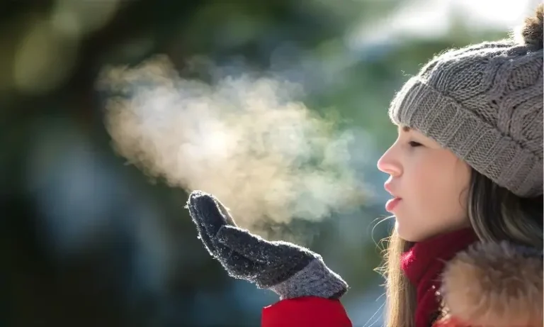 25150003سردیوں میں سانس کے ساتھ دکھائی دینے والی بھاپ کی سائنسی وجہ کیا ہے؟d1ba88a