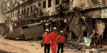 گل پلازہ سانحہ: سرچ آپریشن بند، 73 افراد جاں بحق 35 گل پلازہ سانحہ: سرچ آپریشن بند، 73 افراد جاں بحق