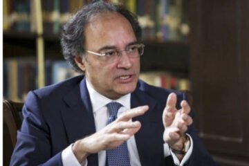 قرضوں پر سود سب سے بڑا خرچ، معیشت میں اصلاحات جاری 3 قرضوں پر سود سب سے بڑا خرچ، معیشت میں اصلاحات جاری