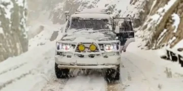 ملک کے مختلف حصوں میں شدید برفباری، معمولاتِ زندگی مفلوج 11 ملک کے مختلف حصوں میں شدید برفباری، معمولاتِ زندگی مفلوج