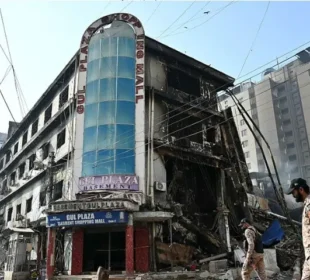 گل پلازہ آتشزدگی: تحقیقاتی رپورٹ مکمل، آگ لگنے کی وجہ سامنے آ گئی 6 گل پلازہ آتشزدگی: تحقیقاتی رپورٹ مکمل، آگ لگنے کی وجہ سامنے آ گئی