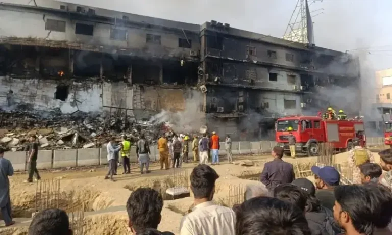 282115278سانحہ گل پلازہ: تحقیقاتی رپورٹ میں چونکا دینے والے تضادات، اصل حقائق کہاں غائب؟6abb34