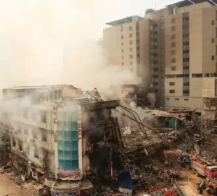 گل پلازہ سانحہ: کمشنر کراچی کی رپورٹ رد، افسران پر گھیرا تنگ 2 گل پلازہ سانحہ: کمشنر کراچی کی رپورٹ رد، افسران پر گھیرا تنگ