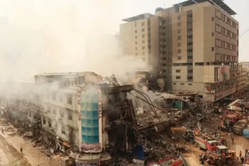 گل پلازہ سانحہ: کمشنر کراچی کی رپورٹ رد، افسران پر گھیرا تنگ 2 گل پلازہ سانحہ: کمشنر کراچی کی رپورٹ رد، افسران پر گھیرا تنگ