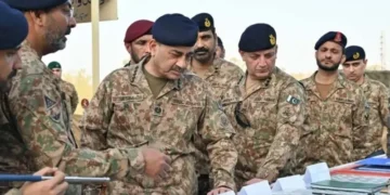 چیف آف ڈیفنس فورسز نے بہاولپور اور خیرپور میں جدید فوجی مشقوں کا معائنہ کیا