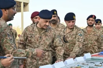 چیف آف ڈیفنس فورسز نے بہاولپور اور خیرپور میں جدید فوجی مشقوں کا معائنہ کیا