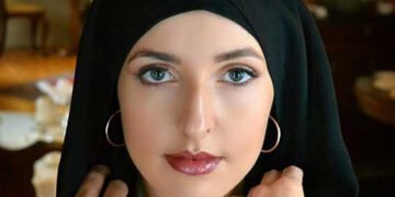 امریکی گلوکارہ جینیفر گروٹ کی قرآنی تلاوت نے دنیا بھر میں دل جیت لیے 35 امریکی گلوکارہ جینیفر گروٹ کی قرآنی تلاوت نے دنیا بھر میں دل جیت لیے