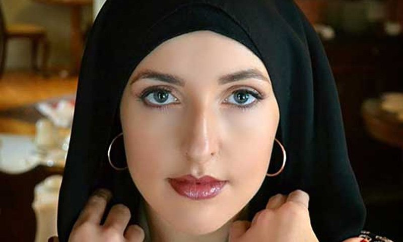 امریکی گلوکارہ جینیفر گروٹ کی قرآنی تلاوت نے دنیا بھر میں دل جیت لیے 1 امریکی گلوکارہ جینیفر گروٹ کی قرآنی تلاوت نے دنیا بھر میں دل جیت لیے