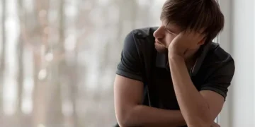 حد سے زیادہ سوچنا ذہنی صحت کے لیے خطرہ، ماہرین نے بچاؤ کے مؤثر طریقے بتا دیے