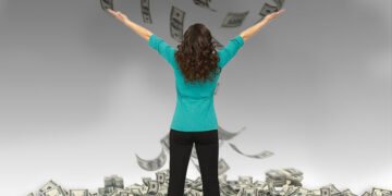 معمولی غلطی نے امریکی خاتون کو لاکھوں ڈالر کا مالک بنا دیا