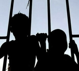 بچوں کے قتل کے الزام میں ماں اور ساتھی گرفتار 2 بچوں کے قتل کے الزام میں ماں اور ساتھی گرفتار